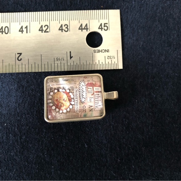 Sally Jean "Artist " Pendant NWOT - Picture 3 of 4